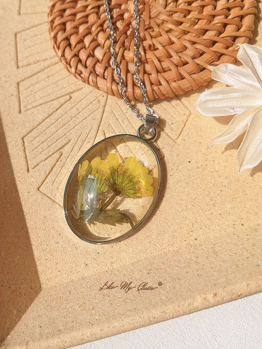Resin Pendant Necklace With Yellow Cosmos Dried Flowers