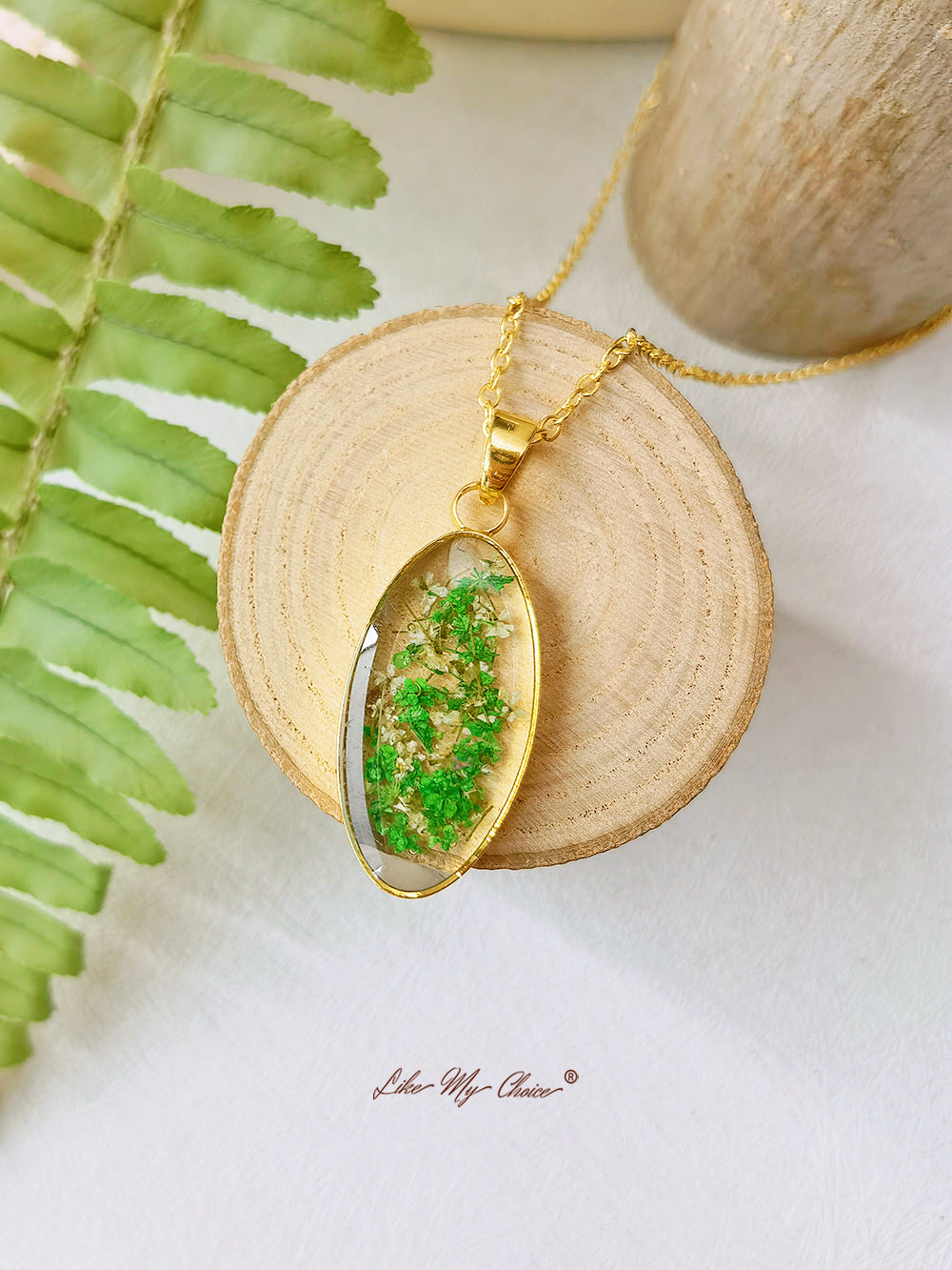 Mini Narcissus Golden Oval Pendant Natural Resin Necklace
