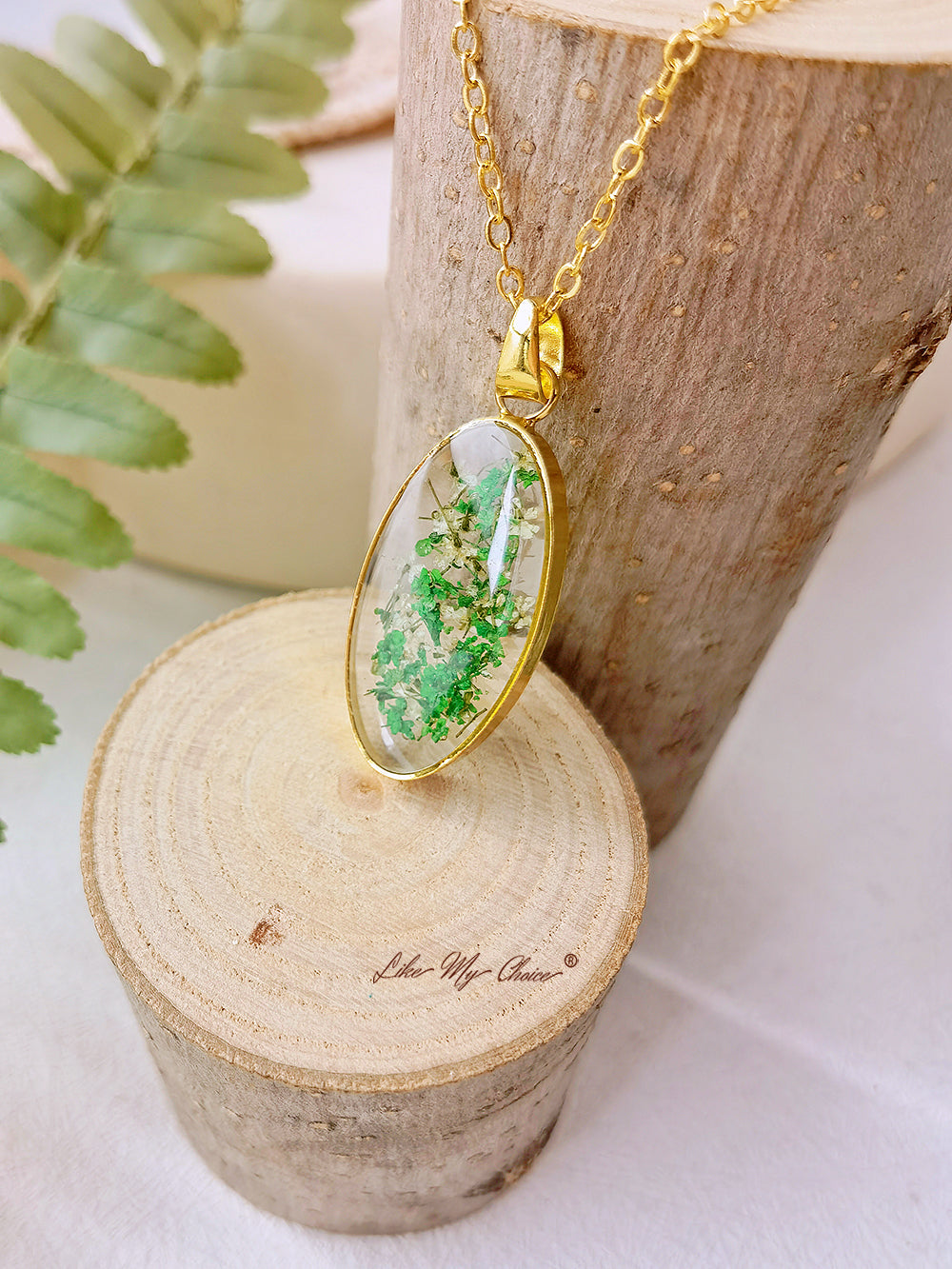 Mini Narcissus Golden Oval Pendant Natural Resin Necklace