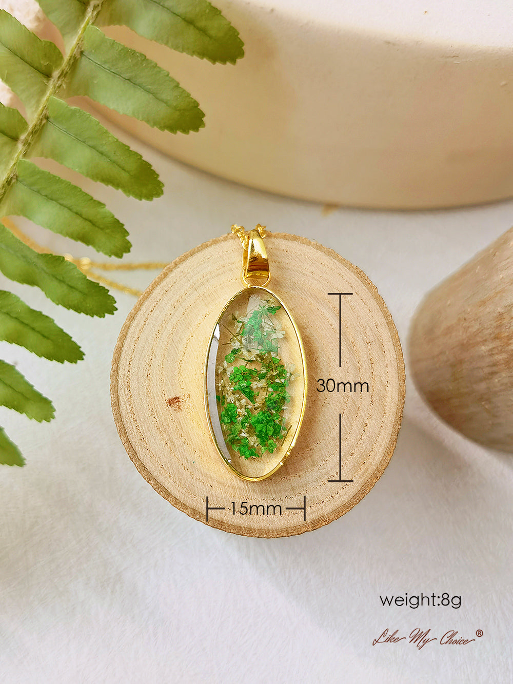 Mini Narcissus Golden Oval Pendant Natural Resin Necklace