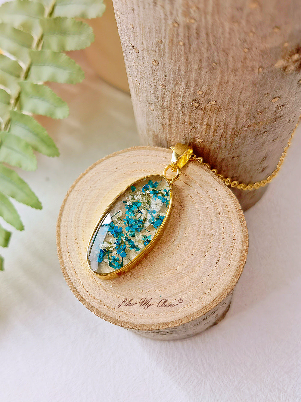 Mini Narcissus Golden Oval Pendant Natural Resin Necklace