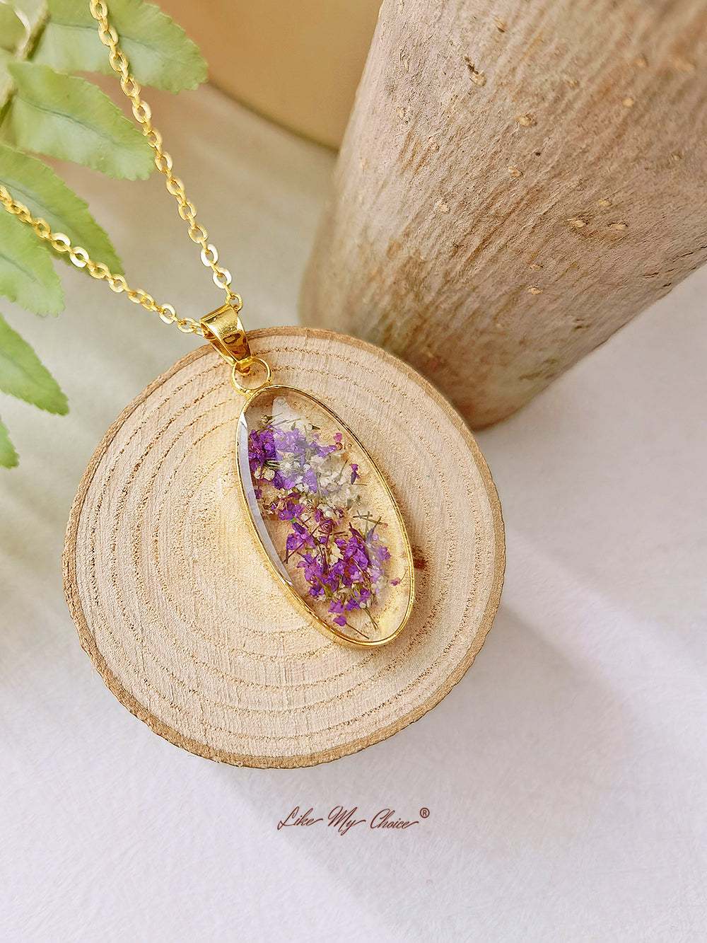 Mini Narcissus Golden Oval Pendant Natural Resin Necklace