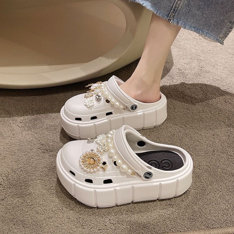 Stylish and Comfortable Women's Beach Clogs