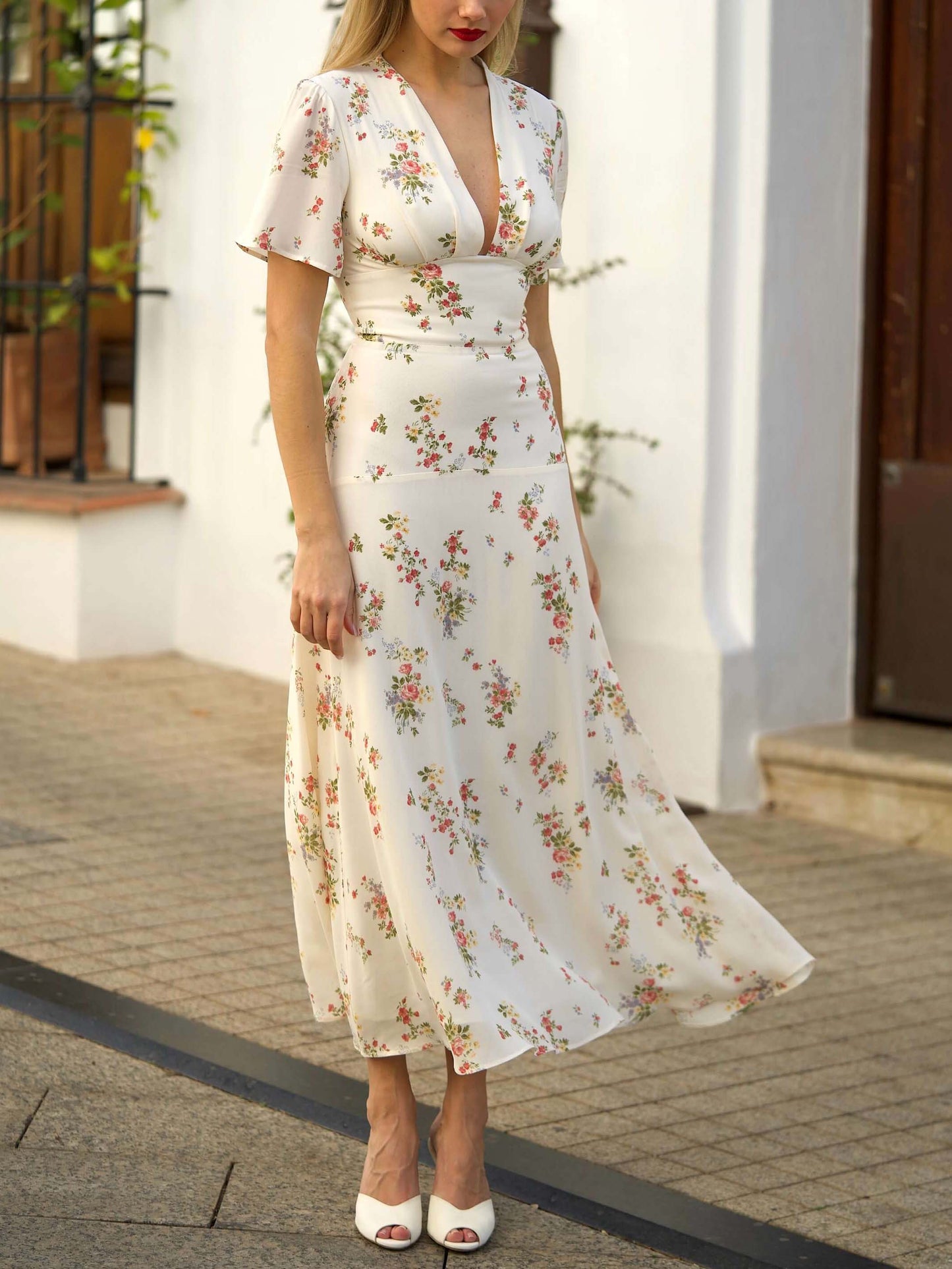 Retro Floral V-Neck Puff Sleeve Midi Dress