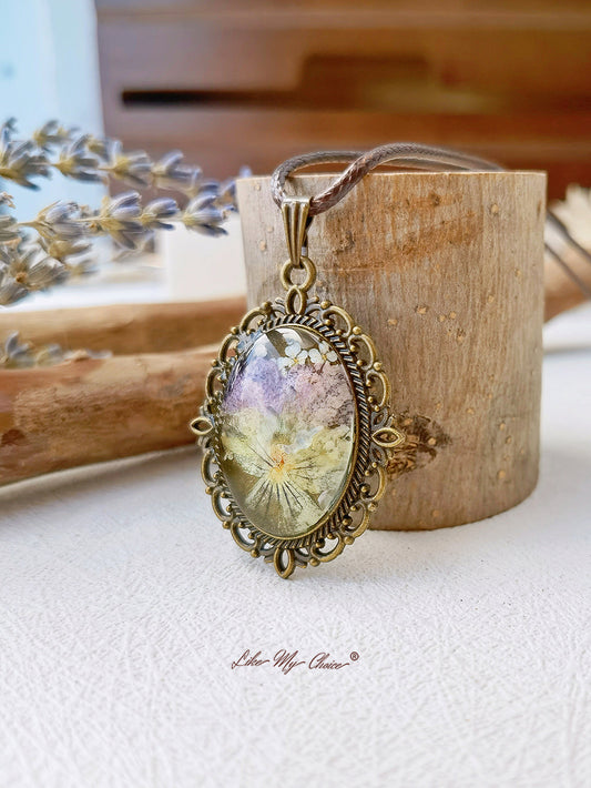 Tri color dry flower circular vintage necklace